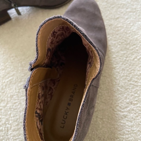 Lucky Brand 🍀Breck Gray Suede Bootie size 9 like new condition, trendy - Picture 4 of 4